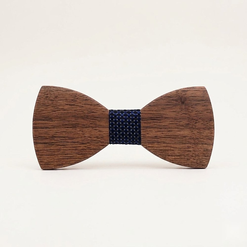 MAY23_BW_STYLE01_DARK_WALNUT_NAVY MAY23_BW_STYLE01_DARK_WALNUT_NAVY  Dark Wood Bow Tie with Navy Center — view 2