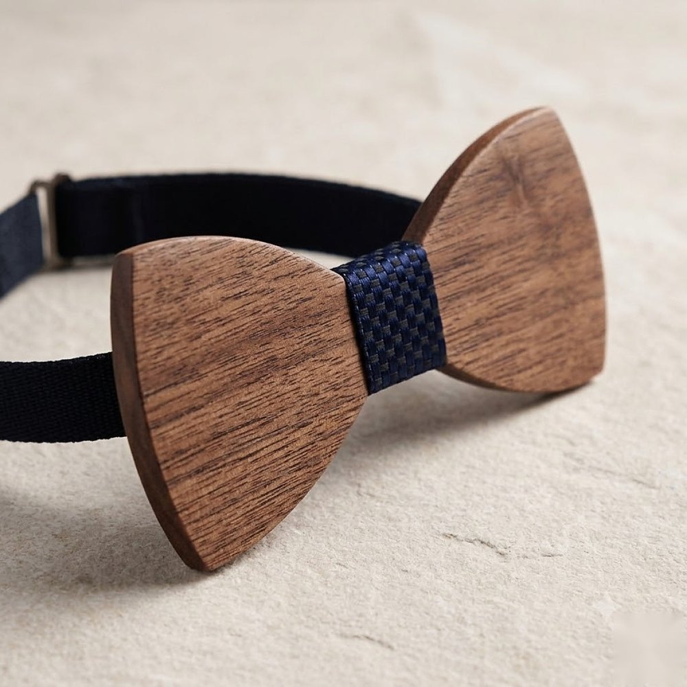 MAY23_BW_STYLE01_DARK_WALNUT_NAVY MAY23_BW_STYLE01_DARK_WALNUT_NAVY  Dark Wood Bow Tie with Navy Center — view 3