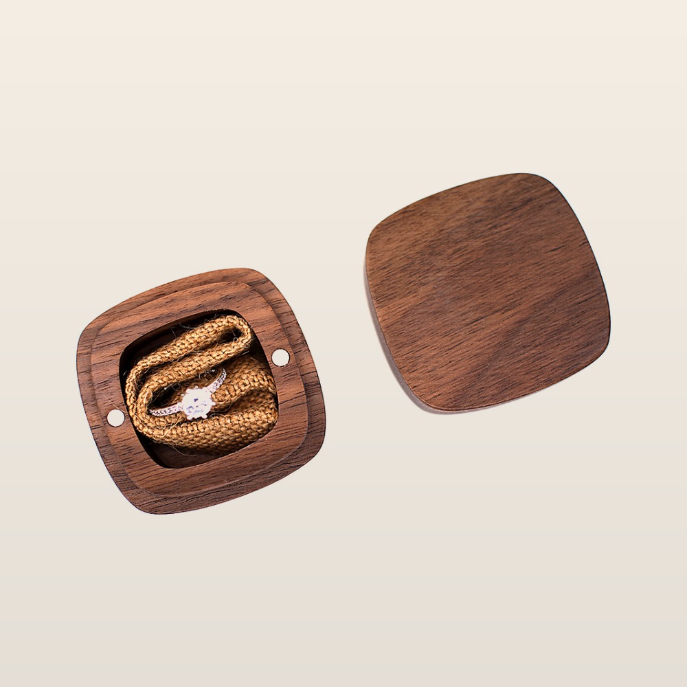 RB505  Square Ring Box, Rounded Corners, Solid Lid