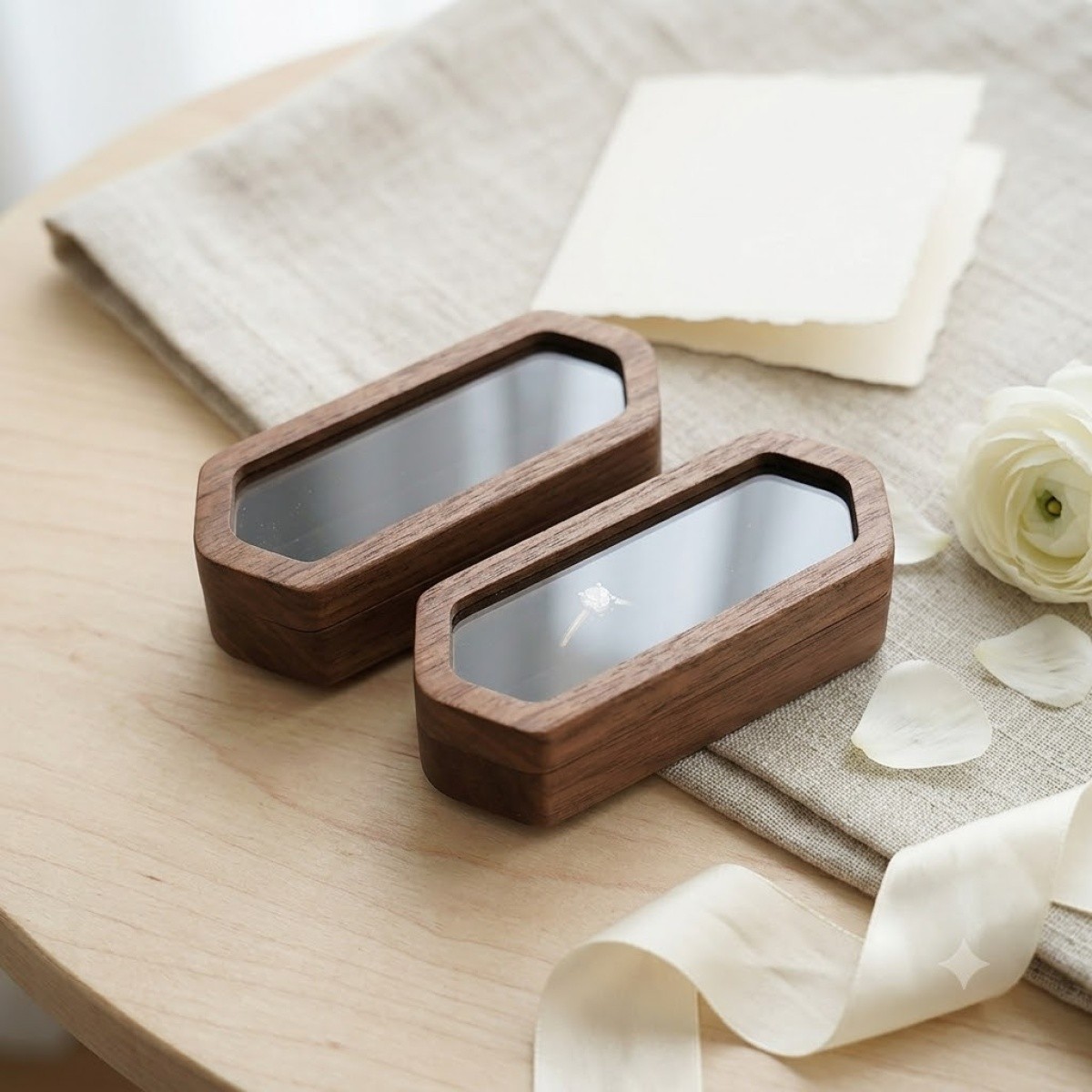 RB517 RB517  Long Hexagon Ring Box, Double Slot, Window Lid — view 8