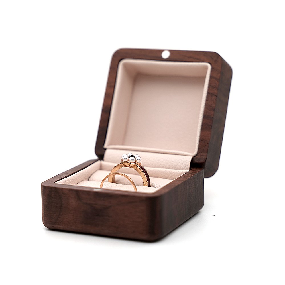 RB552 RB552  Square Ring Box, Rounded Corners, Cream Interior — view 5