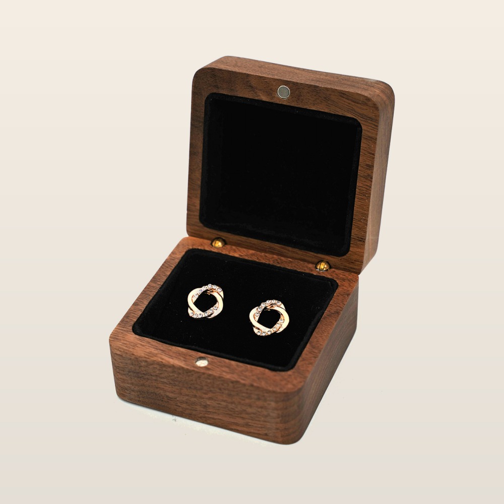 RB560  Pendant and Necklace Box, Walnut