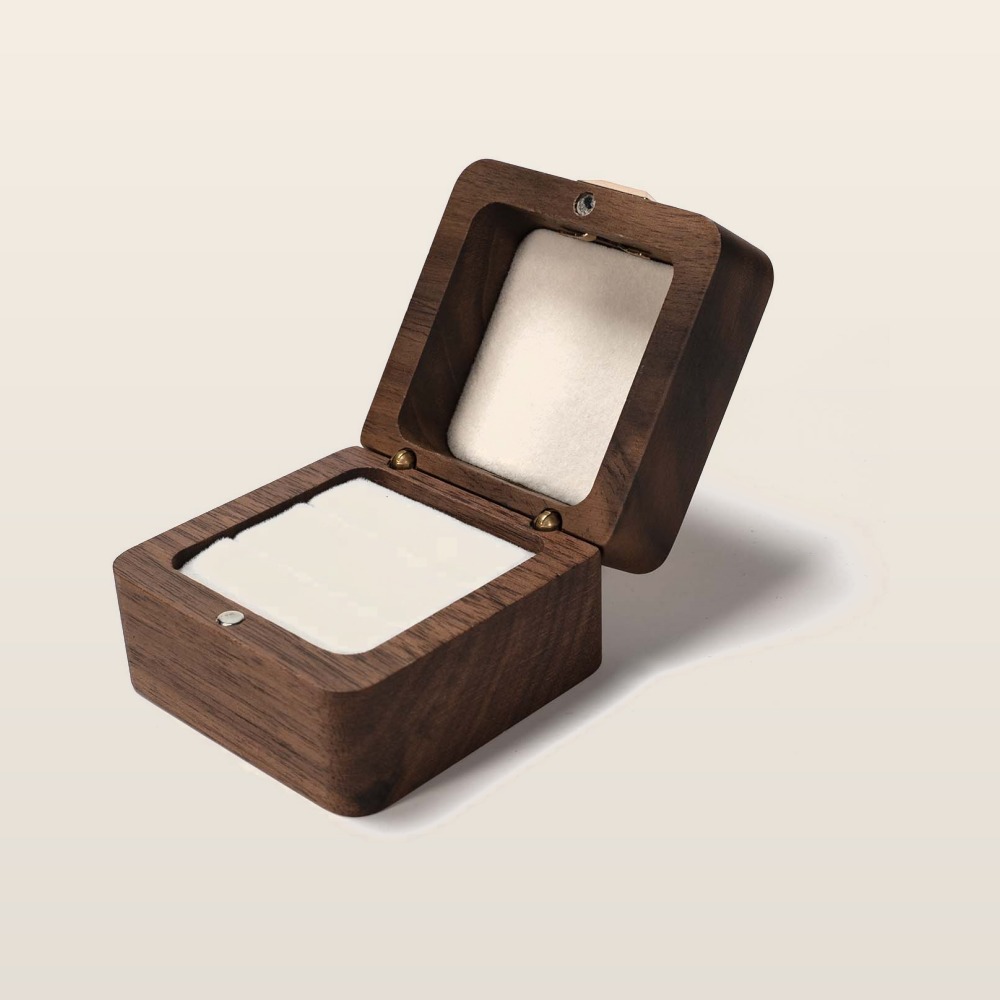 RB563  Square Ring Box, Engraved Floral Lid