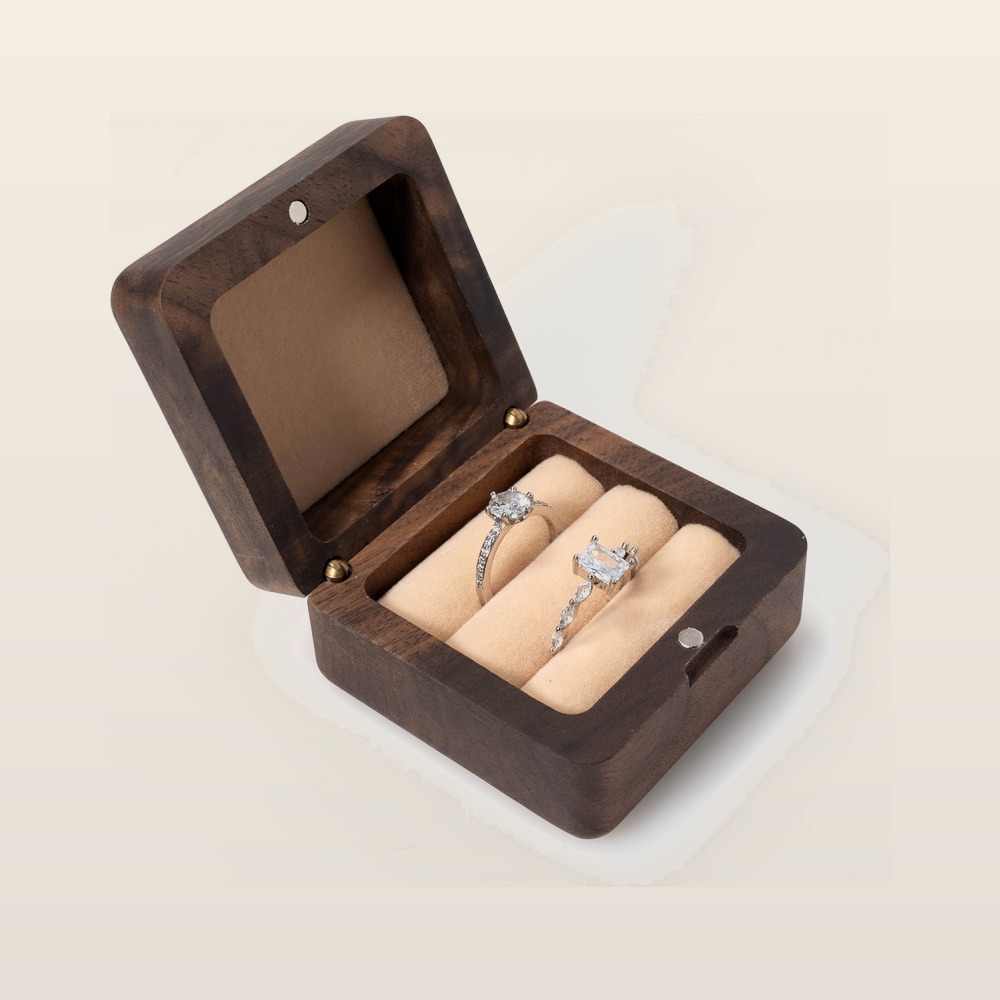 RB565  Bevelled Ring Box, Champagne Finish